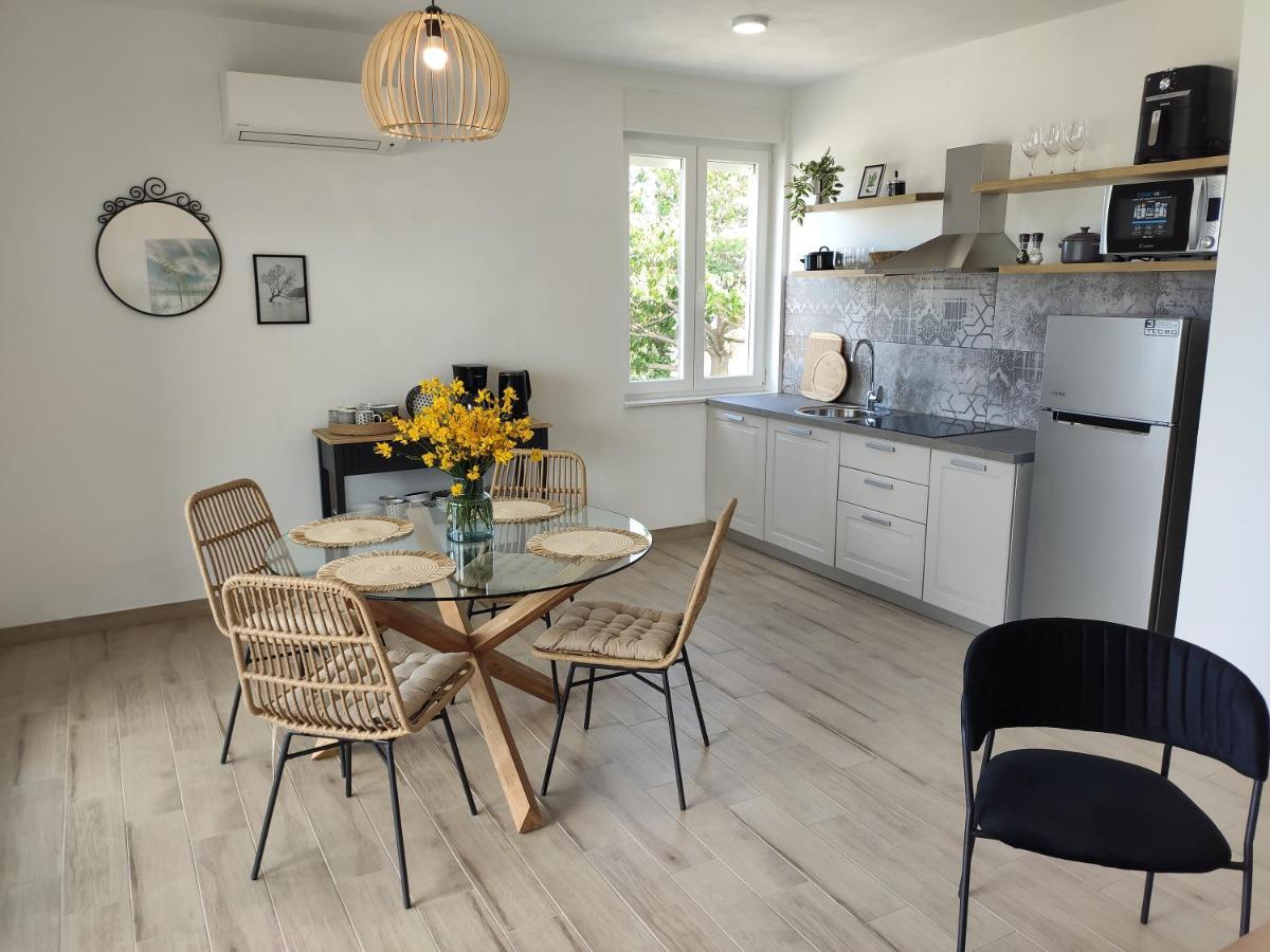 Apartmani Sara 2 Betina  Kültér fotó