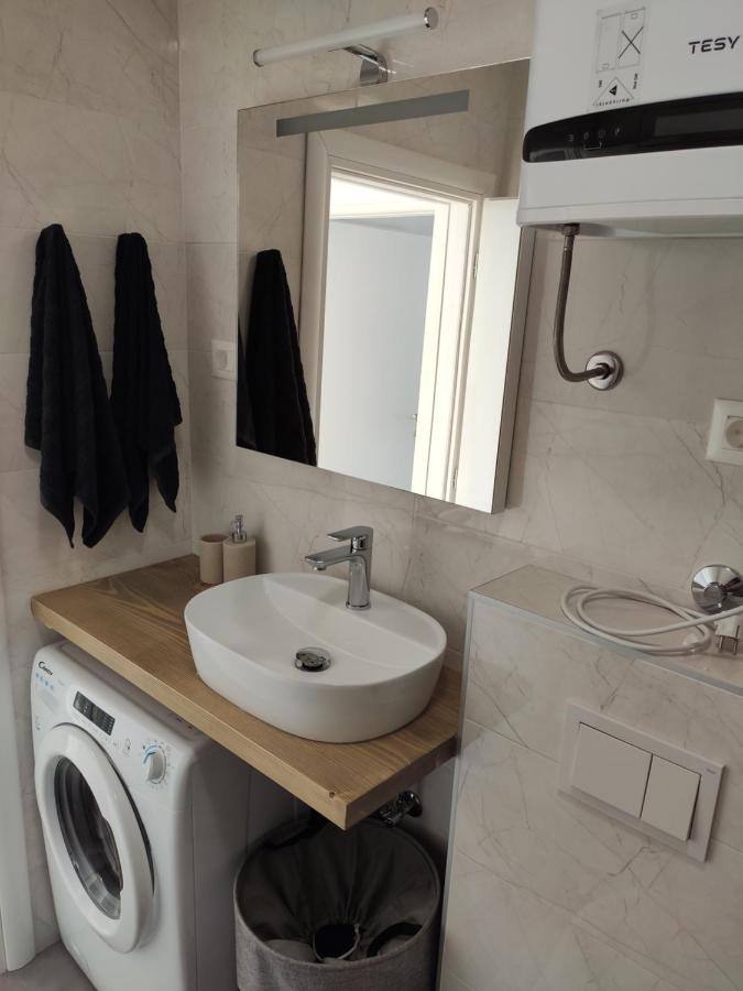 Apartmani Sara 2 Betina  Kültér fotó
