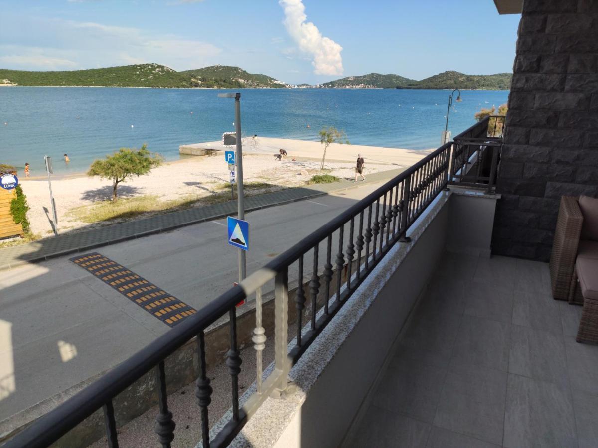 Apartmani Sara 2 Betina  Kültér fotó